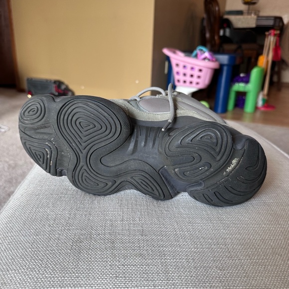 Yeezy 500 - Picture 8 of 14